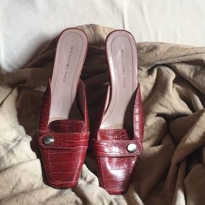 Bandolino red heeled slides